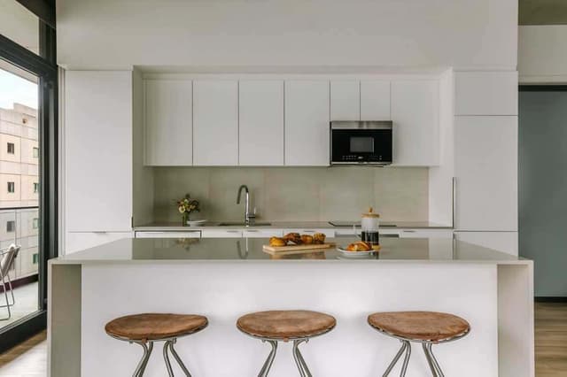 Spacious living room interior at Nester Downtown Montréal with floor-to-ceiling windows and modern furnishings